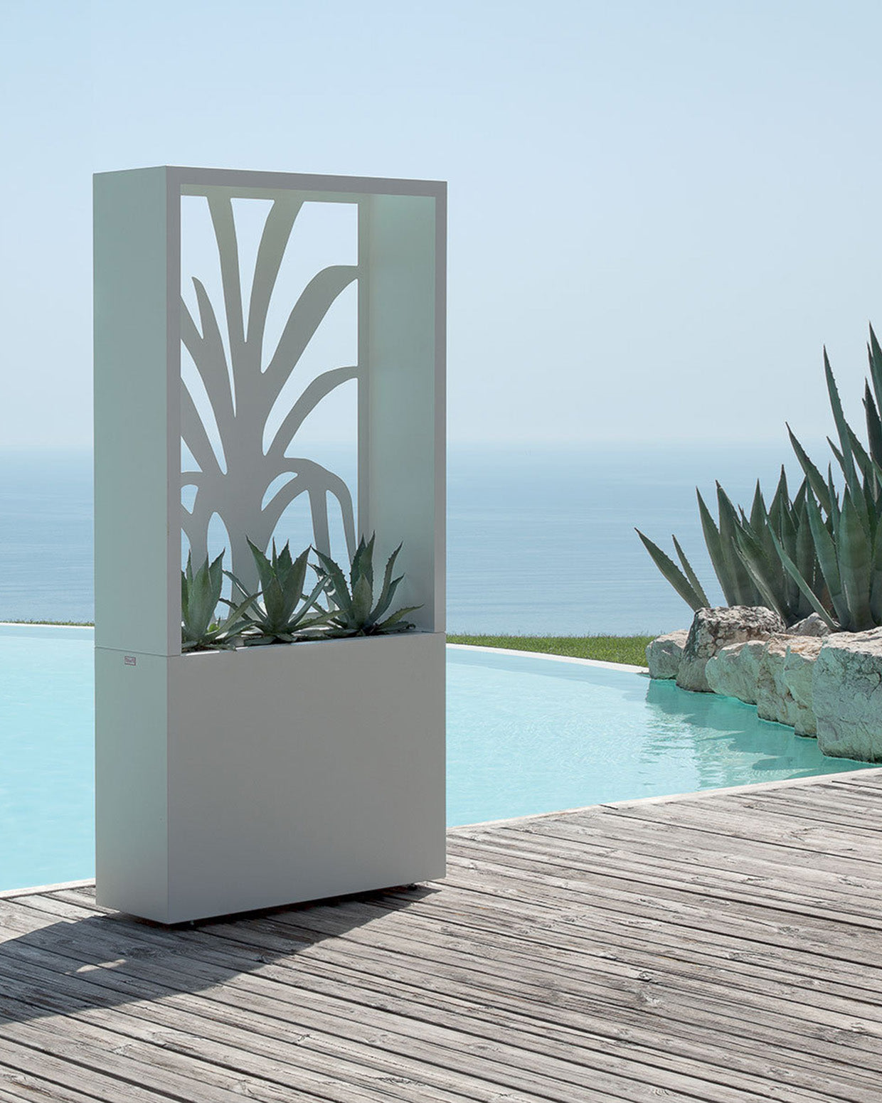 Modern garden planter design featuring a contemporary decorative pattern ready for laser cutting, plasma cutting, and waterjet CNC fabrication. Perfect for metal or MDF outdoor planters, modern landscaping, and architectural garden projects. Production-ready DXF and SVG files optimized for precise cutting and clean assembly.